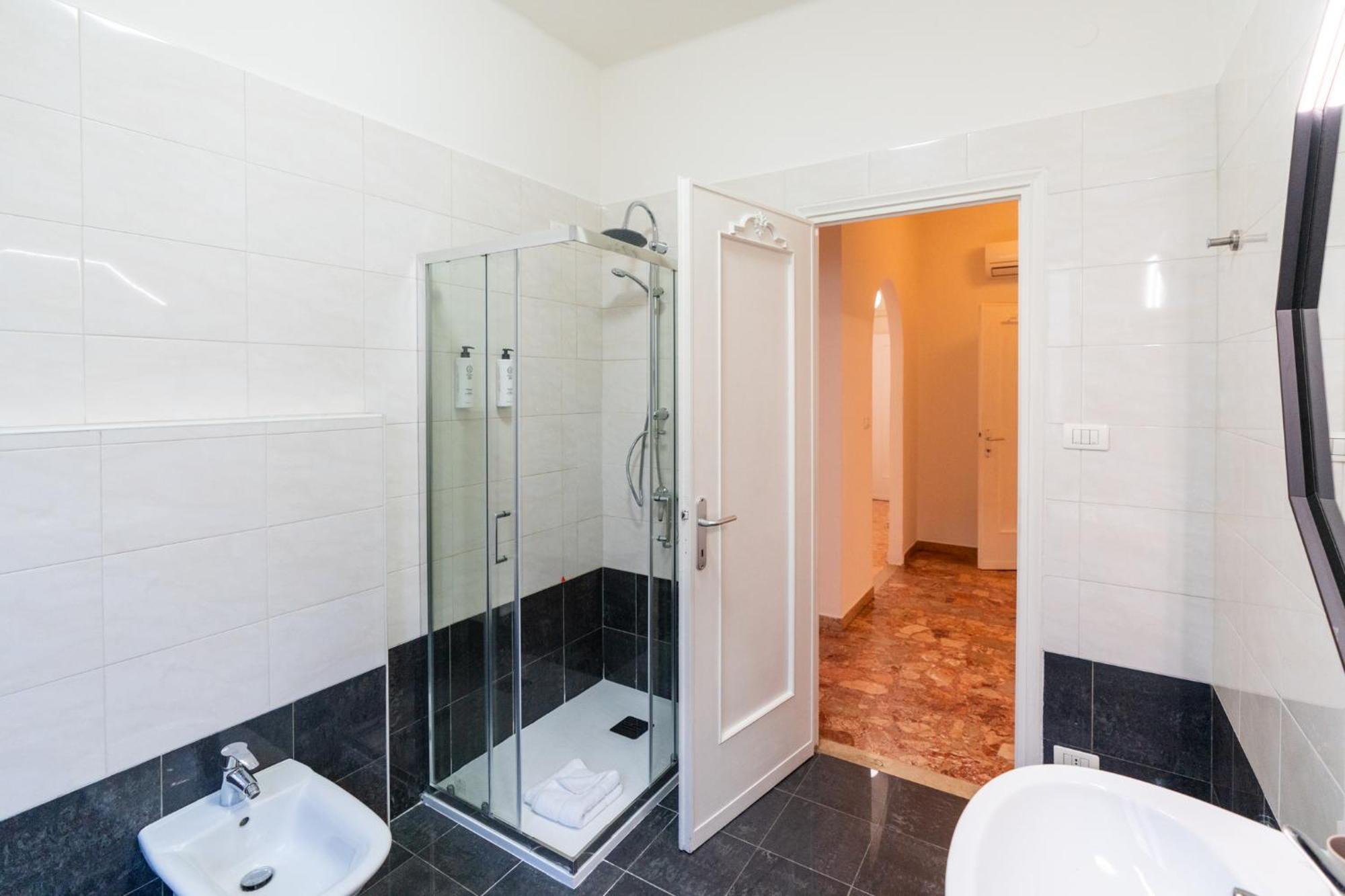 Domus Verona - Elegante Residenza Con Affaccio Su Porta Leoni Номер фото