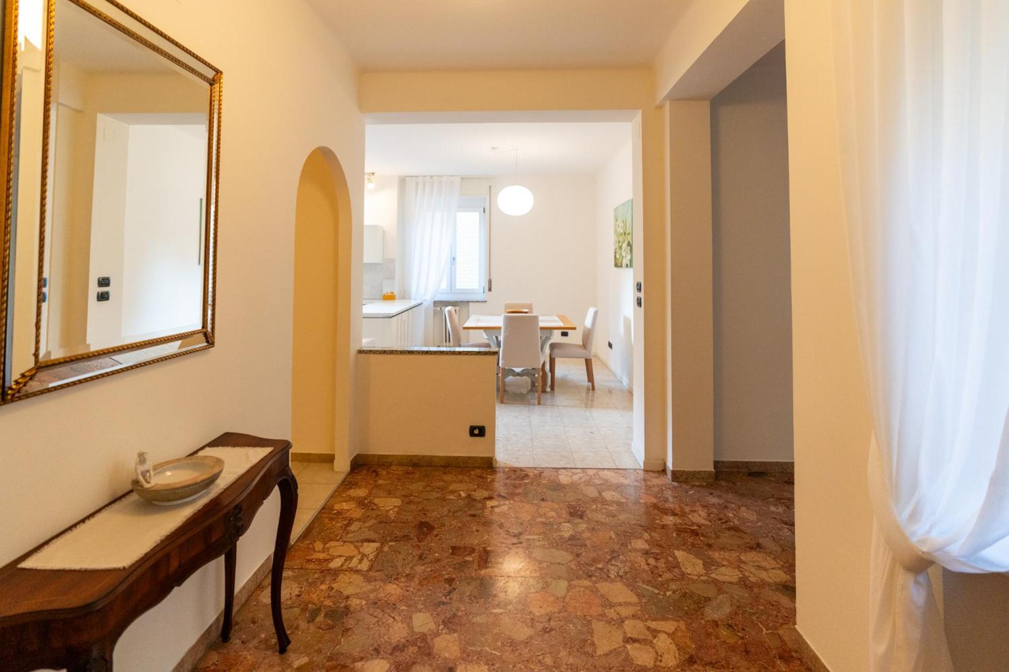 Domus Verona - Elegante Residenza Con Affaccio Su Porta Leoni Номер фото