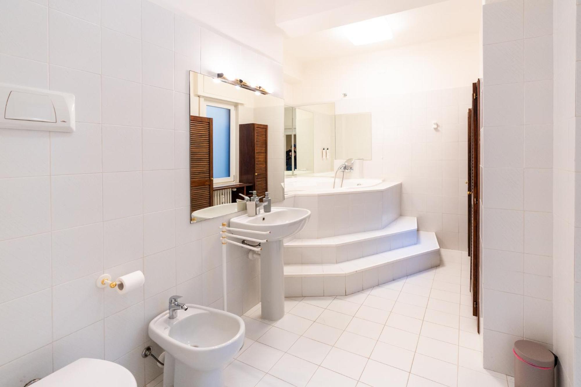 Domus Verona - Elegante Residenza Con Affaccio Su Porta Leoni Номер фото