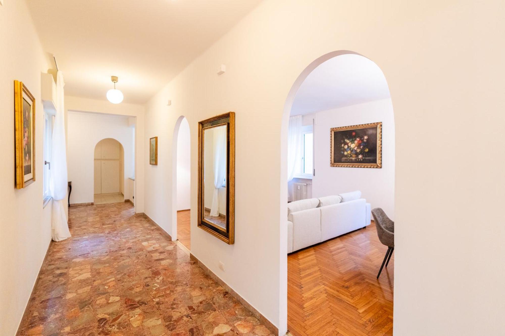Domus Verona - Elegante Residenza Con Affaccio Su Porta Leoni Номер фото