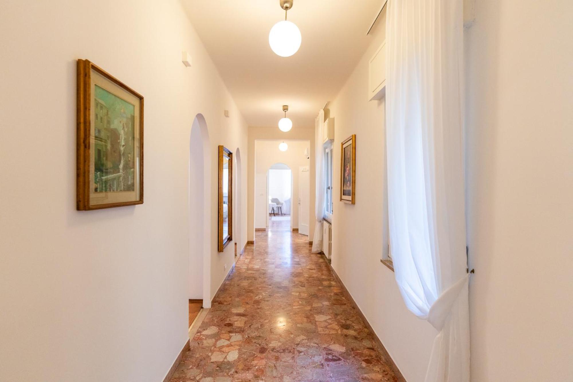 Domus Verona - Elegante Residenza Con Affaccio Su Porta Leoni Номер фото