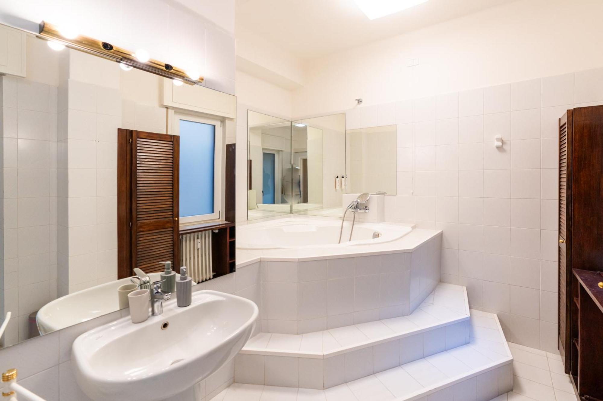 Domus Verona - Elegante Residenza Con Affaccio Su Porta Leoni Номер фото